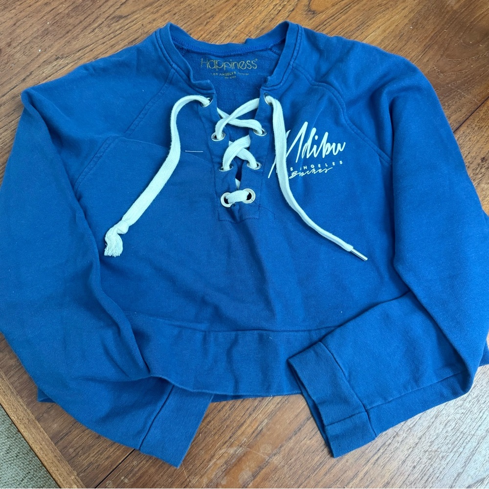 Cropped sweatshirt with lace up detail